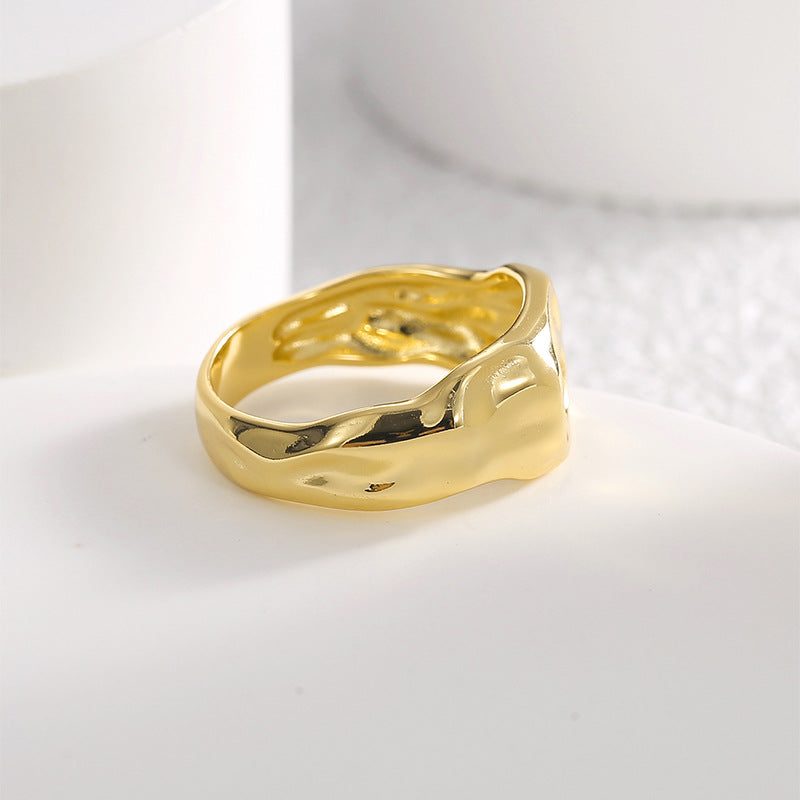Geometrically irregular concave ring