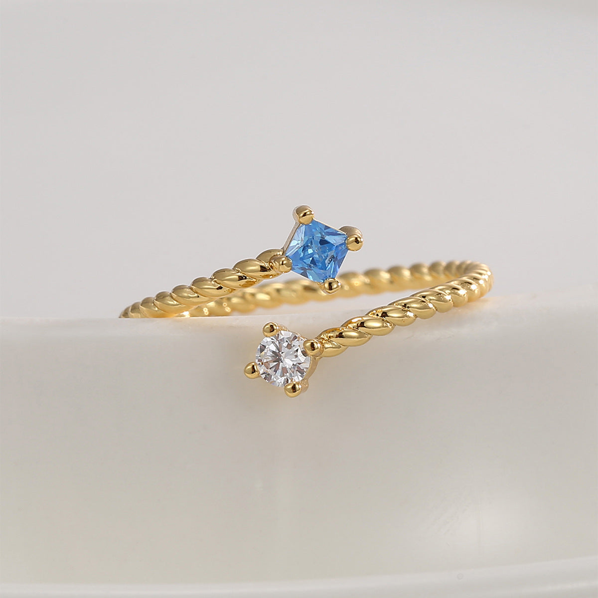 Set with two tone diamond ring