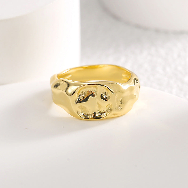 Geometrically irregular concave ring