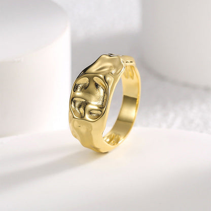 Geometrically irregular concave ring